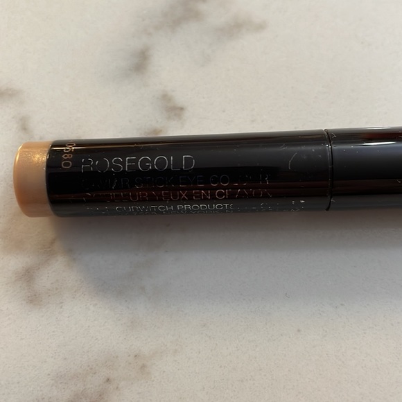 Stila liquid eyeshadow in Sassy and Laura Mercier eyeshadow stick in rose gold - Picture 2 of 8